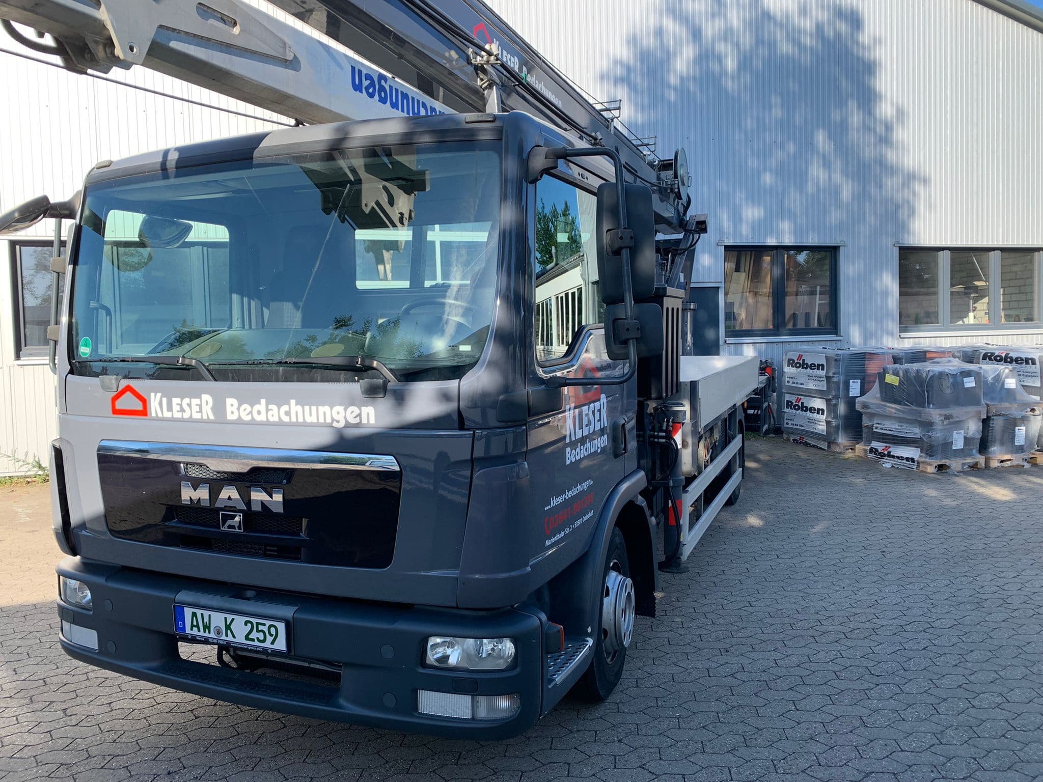 Kran von Kleser Bedachungen in Grafschaft